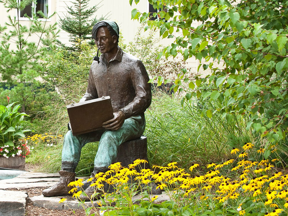 Estatua del artista Tom Thomson del Grupo de los Siete en Huntsville