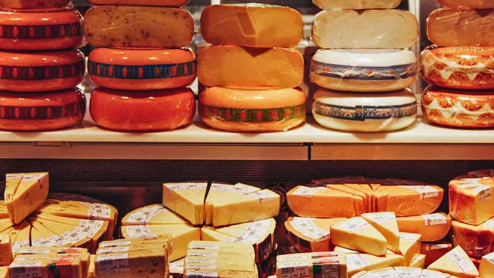 다양한 종류의 치즈를 전시한 곳입니다.
