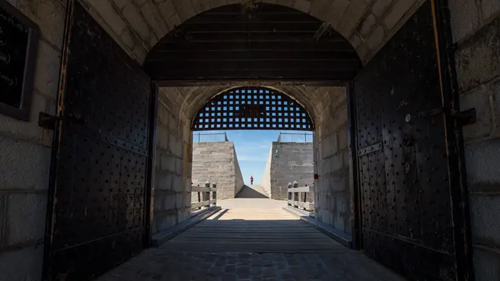 砦の門の入り口。