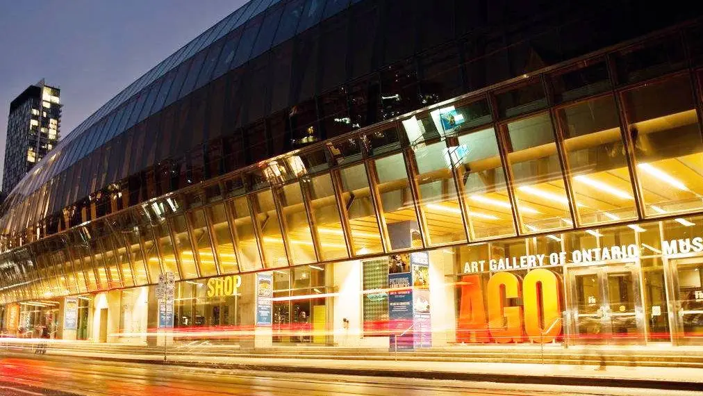 La entrada principal de la Galería de Arte de Ontario.