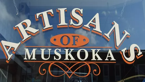 El cartel en un escaparate de artesanos de Muskoka