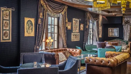 Der Loungebereich des Windsor Arms Hotels