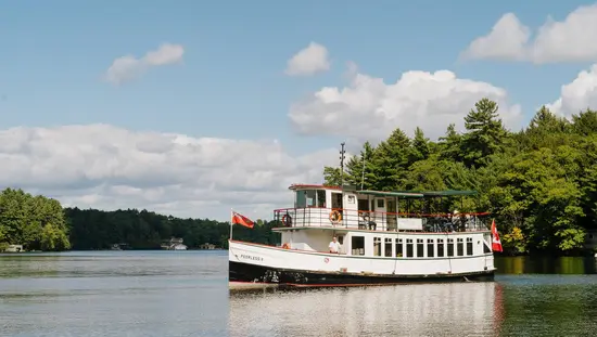 A Muskoka Steamships cruise sailing in Lake Muskoka.