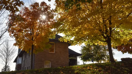 Das Niagara Glen Naturzentrum im Herbst.