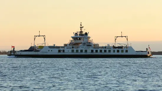 Ferry de Wolfe Island en el río San Lorenzo.