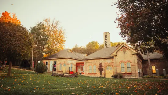 Gallery Stratford in the autumn season.