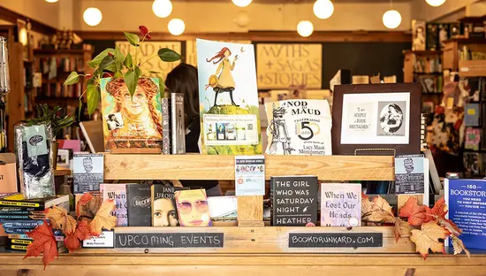 Ausgestellte Bücher bei Blue Heron Books.