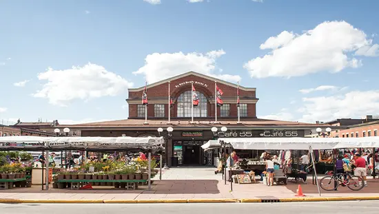 Streetview of outside stalls at the ByWard Market in Ottawa.