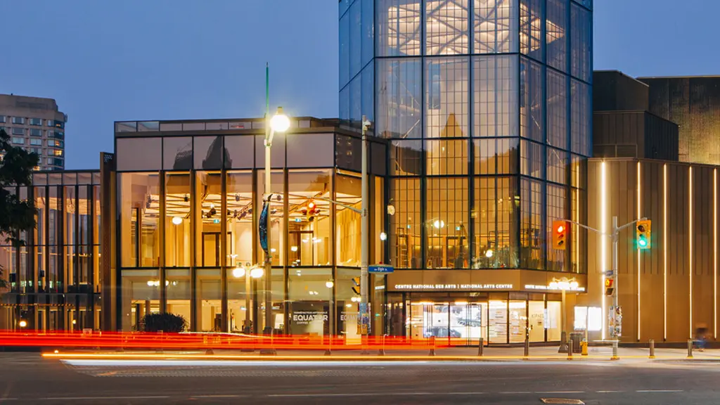 Das National Arts Centre in Ottawa erstrahlte nachts im Lichterglanz.