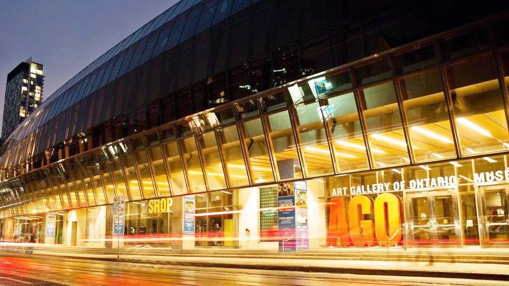 Die Eingangsfront der Kunstgalerie von Ontario