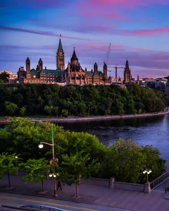 La rivière entourant le paysage de la ville d’Ottawa