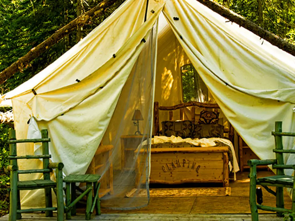 Una tienda glamping en Wild Exodus