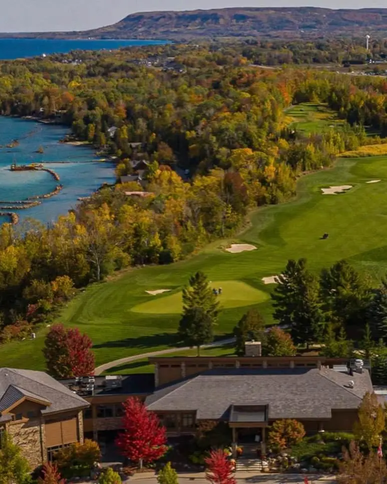 Aerial view of a Clubhouse, fairway and lake