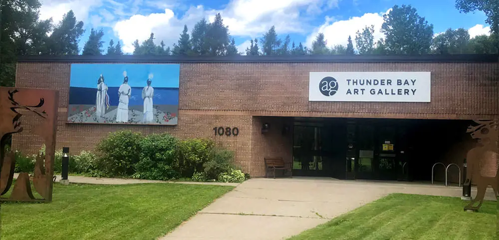 선더베이 미술관 앞