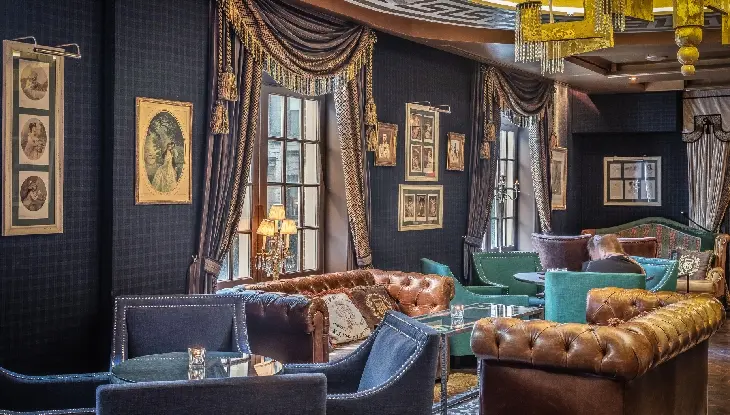 Le salon de l’hôtel Windsor Arms.