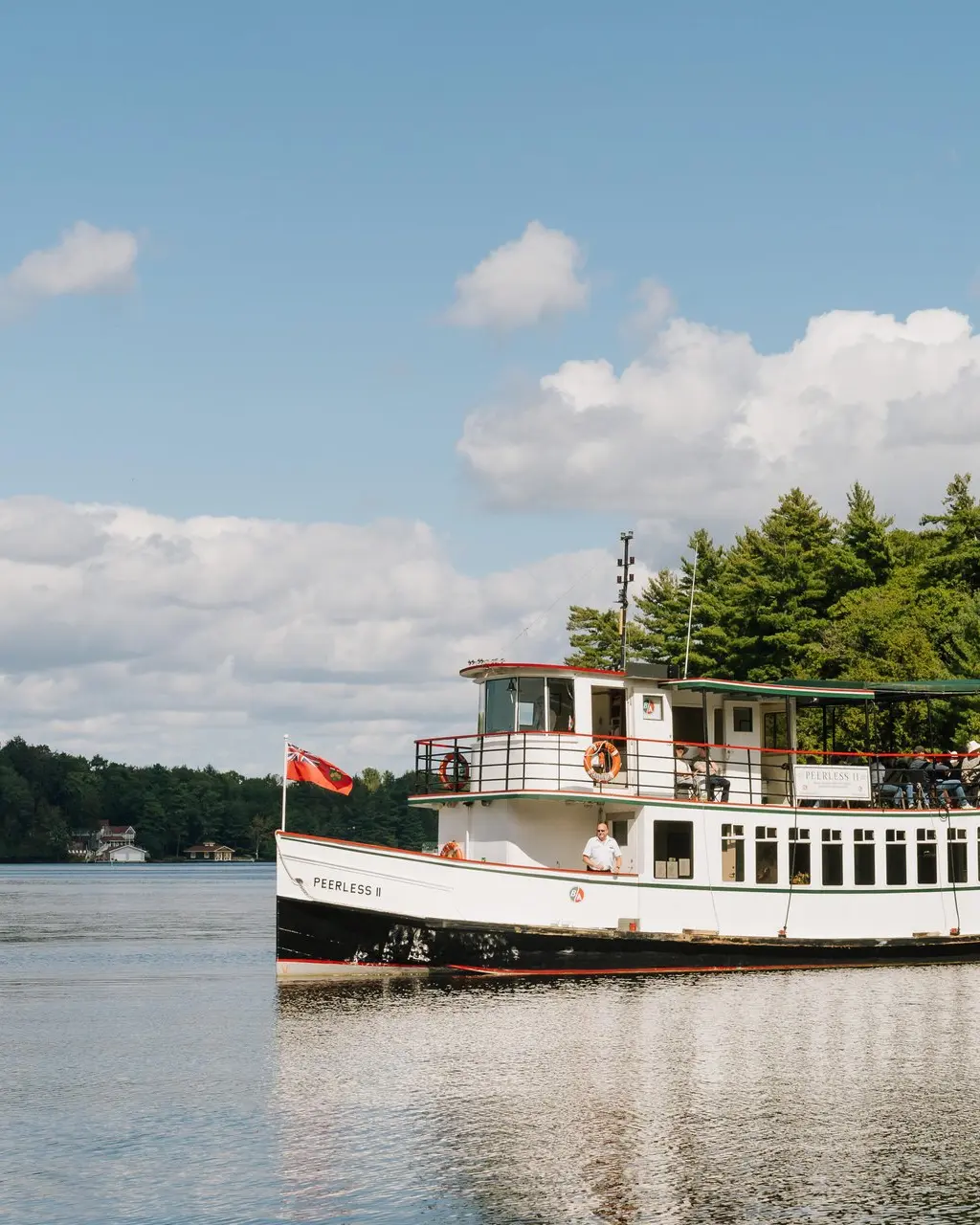 A Muskoka Steamships cruise sailing in Lake Muskoka.