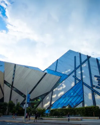 Geometric shaped façade of the Royal Ontario Museum during the daytime.