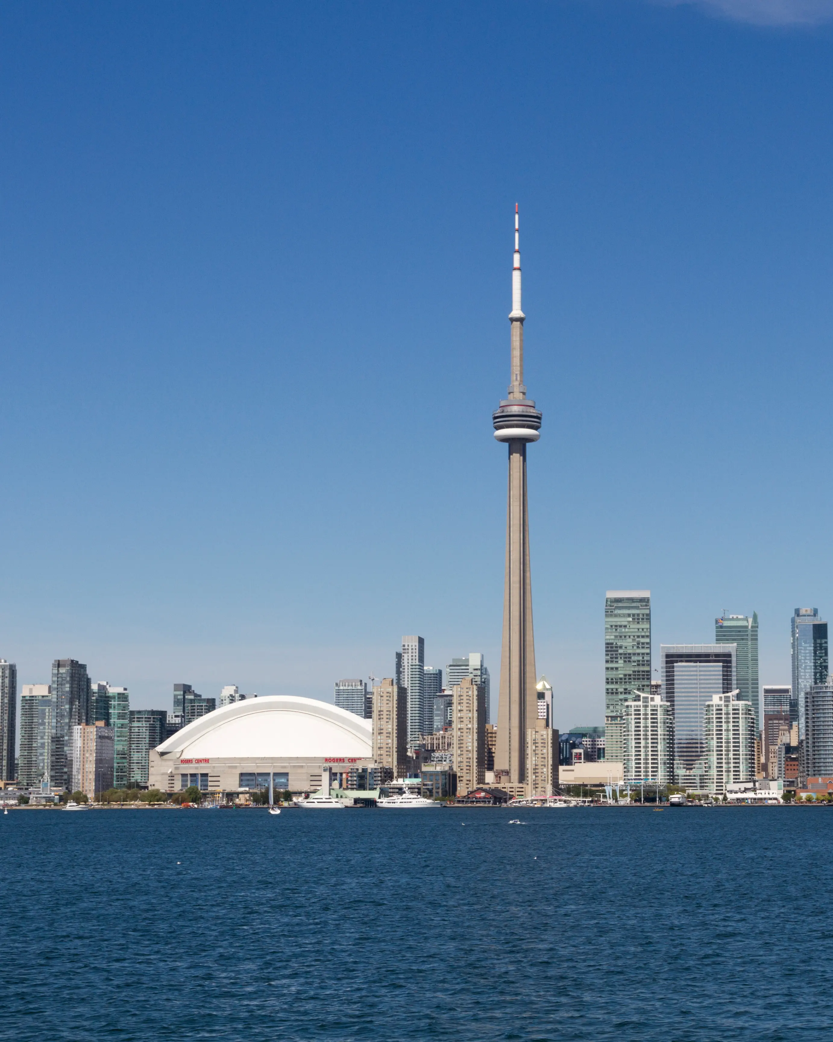 Vue de Toronto pendant la journée où l’on peut voir la Tour CN. 