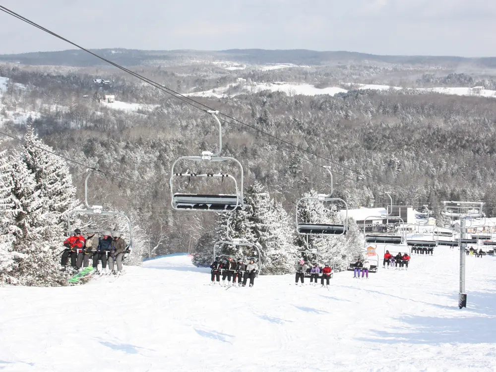 The ski lift carrying passengers at Brinacombe ski hill.