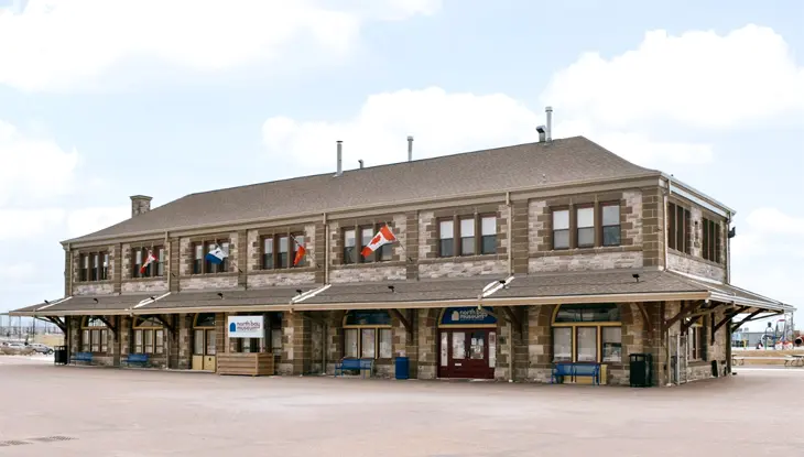 Le musée de North Bay, un bâtiment patrimonial doté d’une façade en briques.