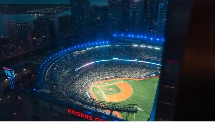 Una vista aérea del campo de béisbol en el Rogers Centre
